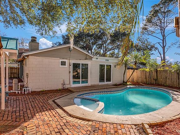 3rd image of 3219 Saddlebrook Ave