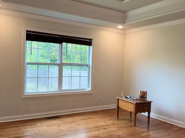 123 Meadowbrook Cir, Bowling Green, KY 42101