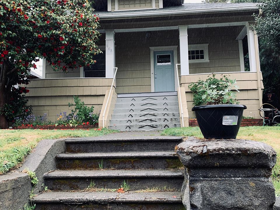 1st image of 648 Pleasant Ave #1
