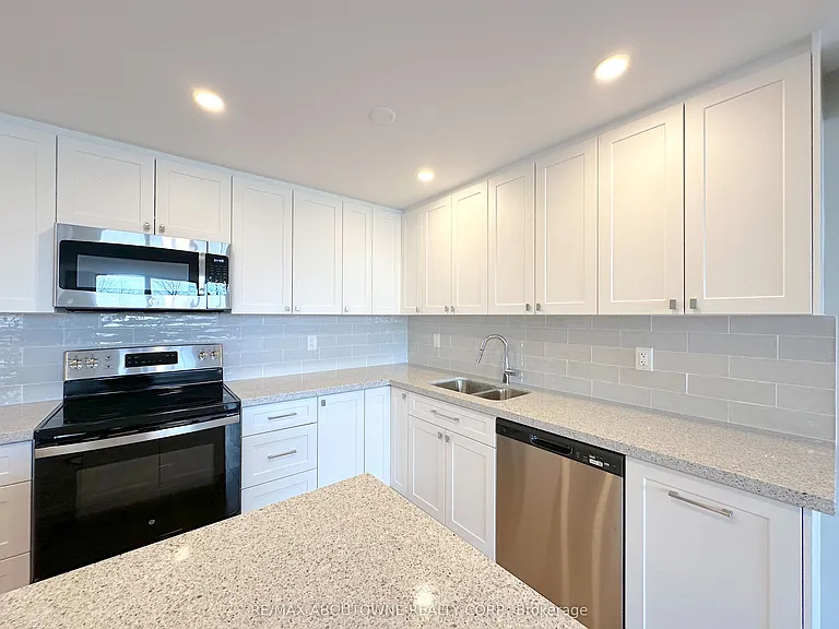 165 La Rose Ave #916 — Photo 6