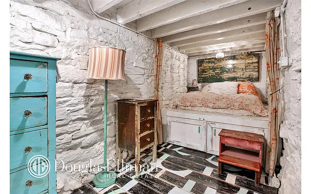 Sold by Douglas Elliman | media 16