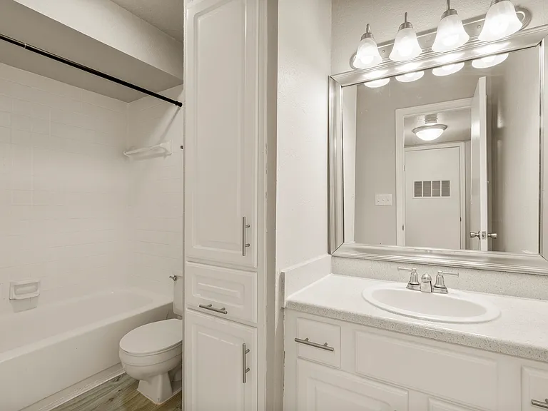 Waterside Apartments Tulsa — Photo 14