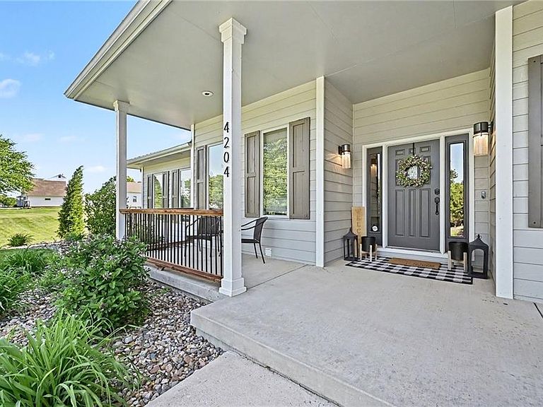 Listing photo 5