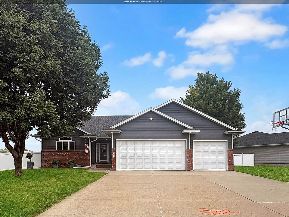 1st image of 904 Clairmont Cir