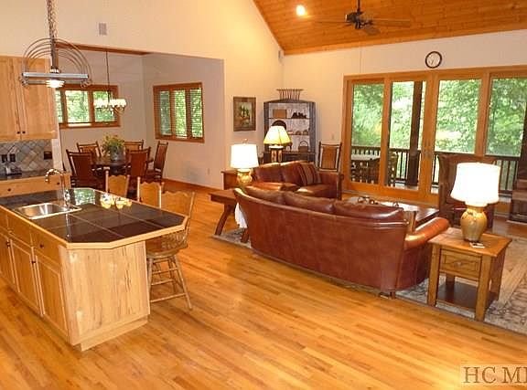 5th image of 76 Highland Bog Ct