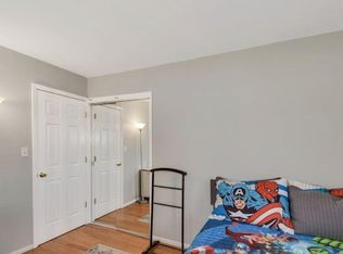 4 Finley Rd, Edison, NJ 08817