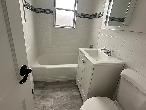 5th image of 807 W 48th St APT 105