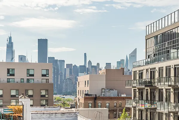 Sold by Modern Spaces | media 21