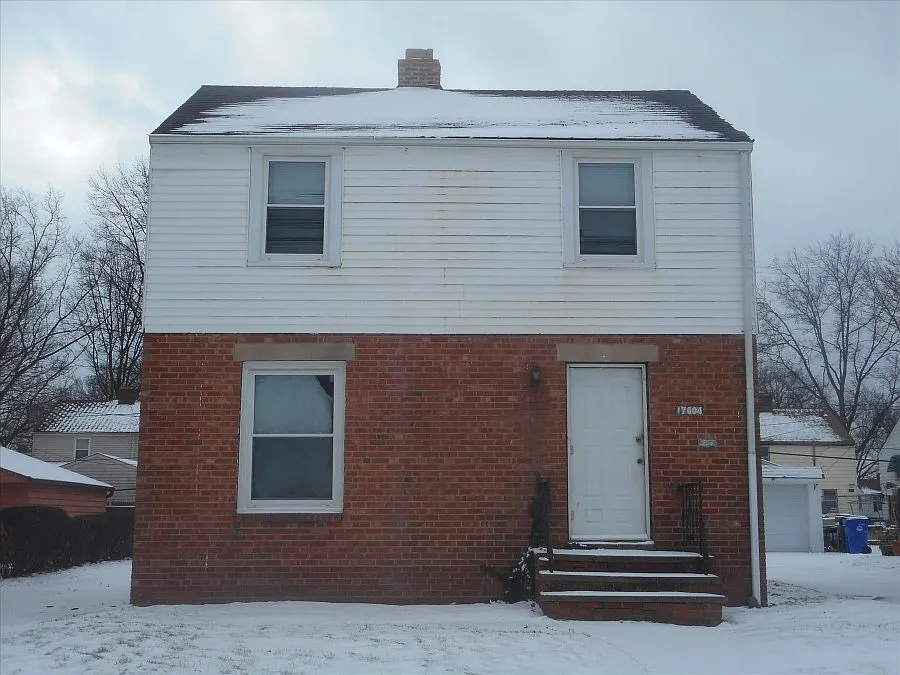 17604 Throckley Ave photo 1
