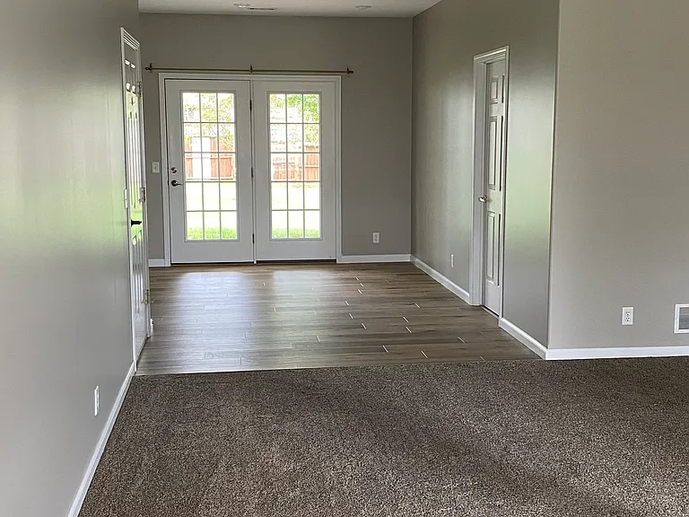 212 Meadow Dr — Photo 6