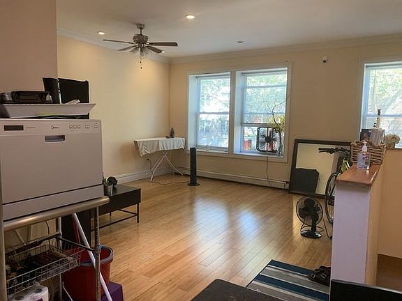 4th image of 546 Hinsdale St #2