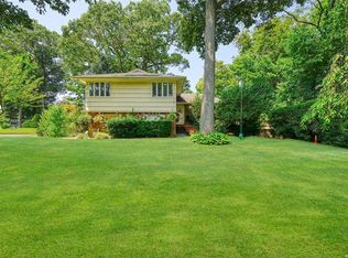 2 Scott Pl, Glen Cove, NY 11542
