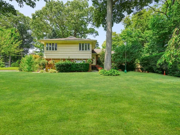 2 Scott Pl, Glen Cove, NY 11542