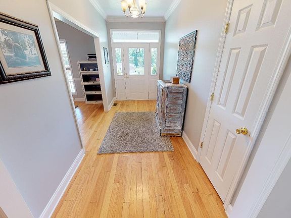 3rd image of 120 Countryview Ln