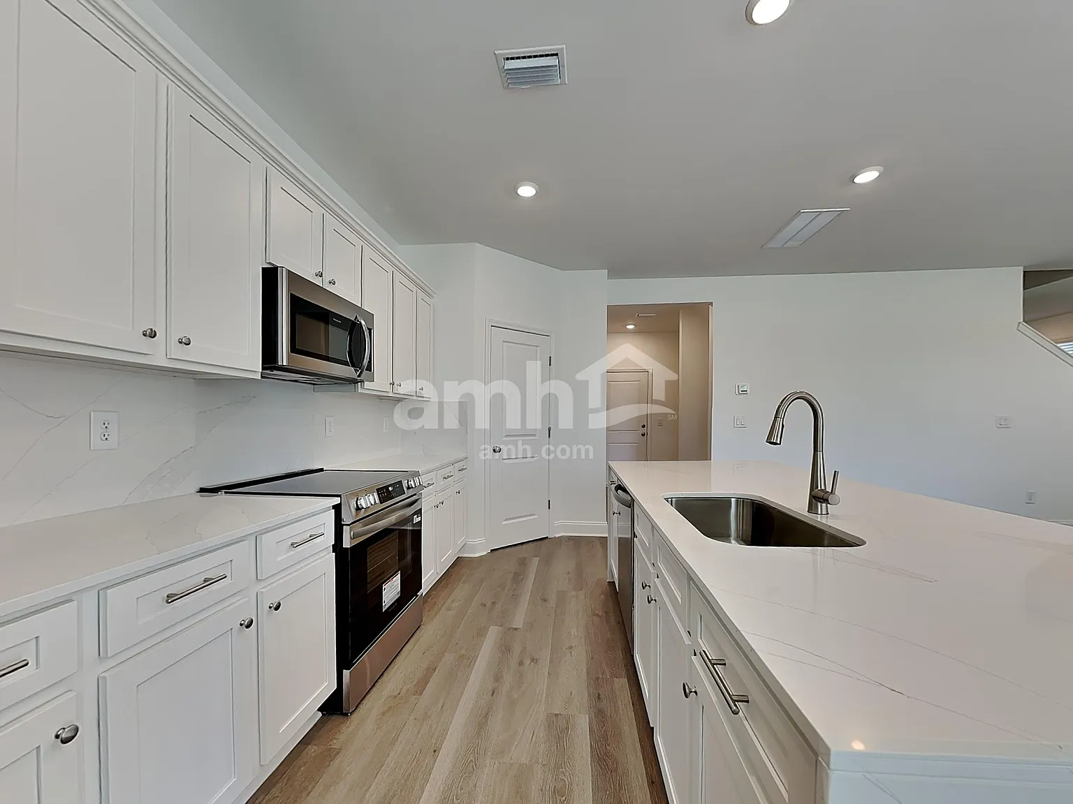 4 bed, 3.5 bath, 2392 sqft, $2,790 — Photo 3