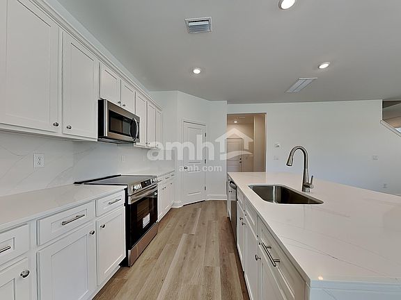 3rd image of 511 Armstrong Curv