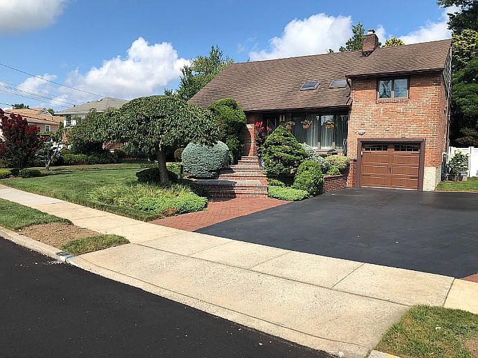 1st image of 12 Dogwood Pl