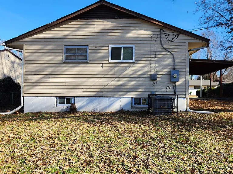 248 Perthshire Rd — Photo 3