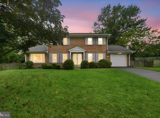 1301 Lopp Ct, Herndon, VA 20170
