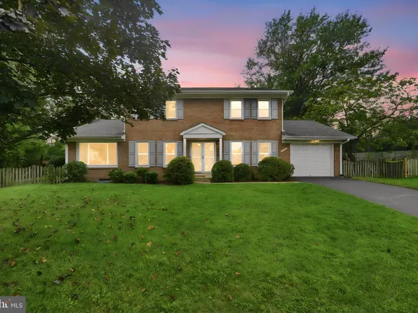 1301 Lopp Ct, Herndon, VA 20170