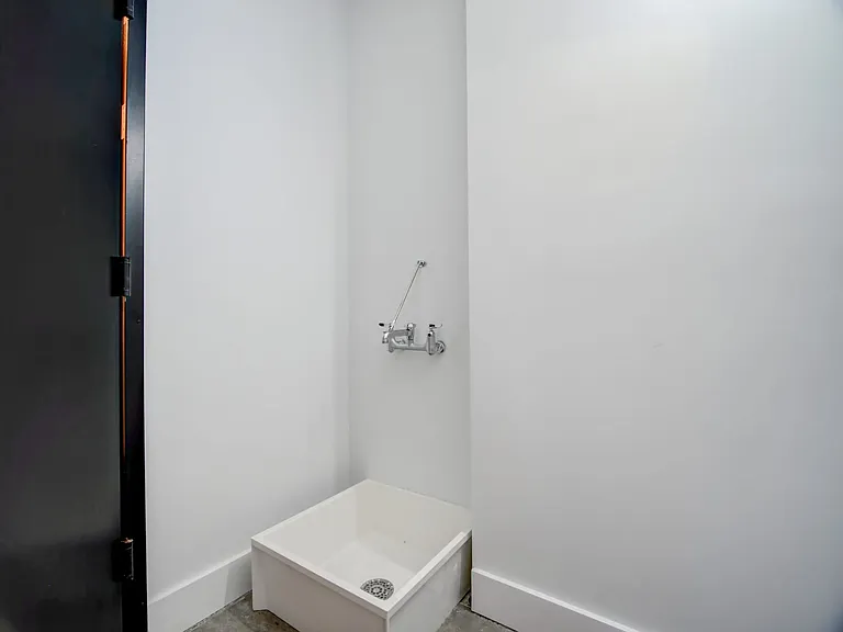 6 Madison St #VAR3 — Photo 2