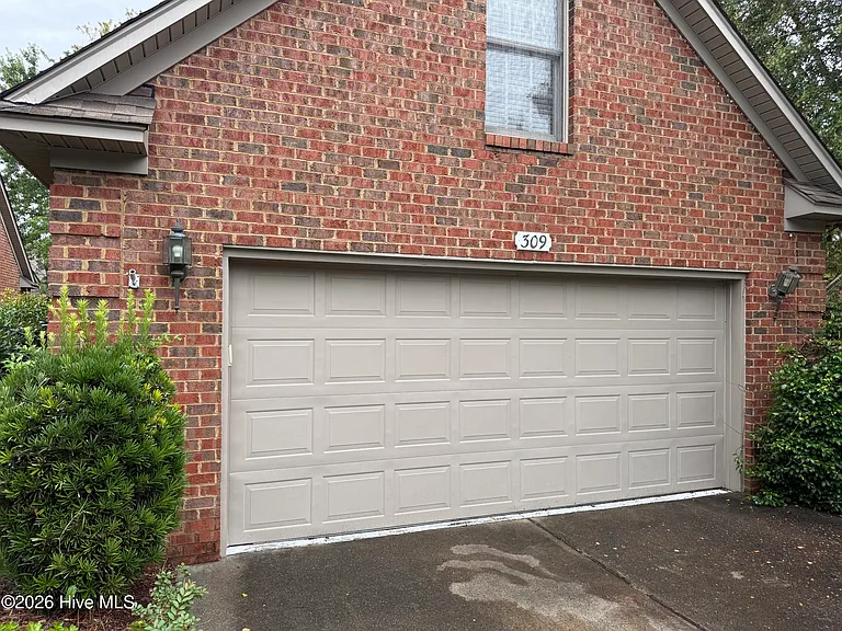 309 Village Green Dr — Photo 27