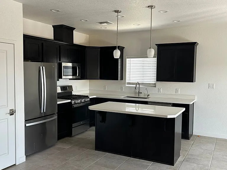 3527 S Ostrich Dr — Photo 3