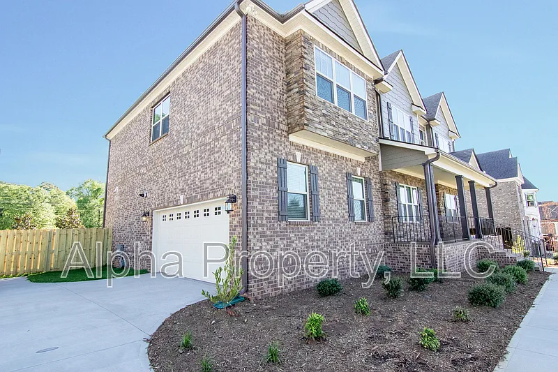 4 bed, 4.0 bath, 3222 sqft, $3,600 — Photo 2
