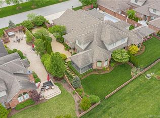 12111 Bridgeway Ct, Sellersburg, IN 47172