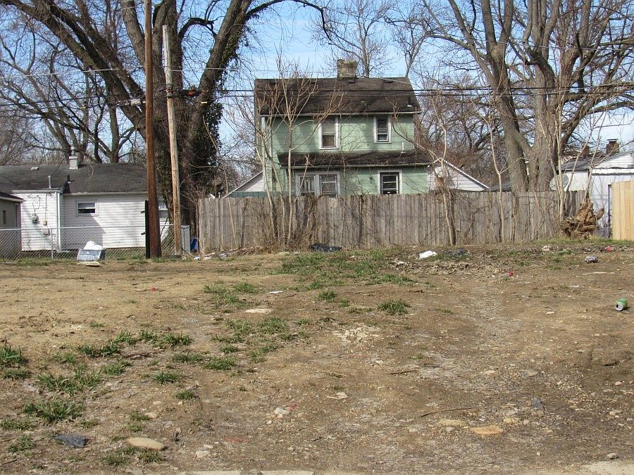 2nd image of 1940 Genessee Ave