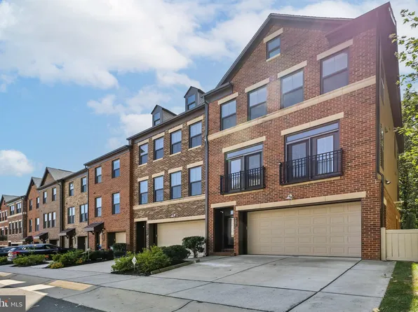 9301 Wood Violet Ct, Fairfax, VA 22031