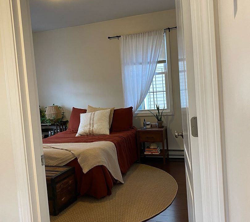 2nd image of 58 Sutton St #2