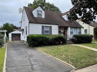 88 Acacia Ave, Hempstead, NY 11550