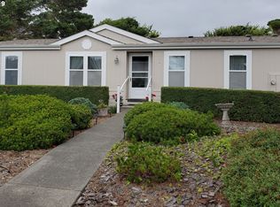 887 Jackson Ave SW, Bandon, OR 97411