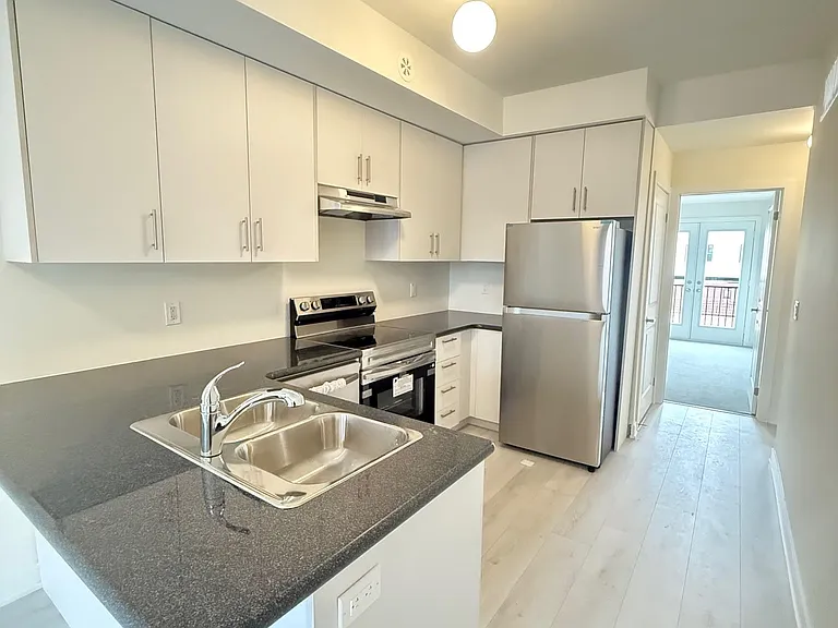 15100-235 Yonge St #111 — Photo 5