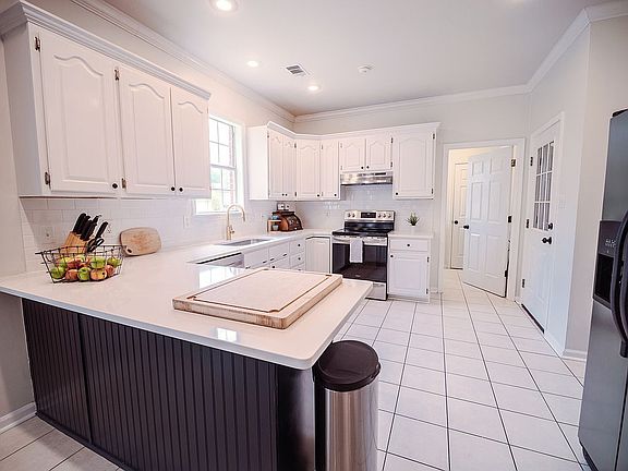 Kitchen- quartz + stainless