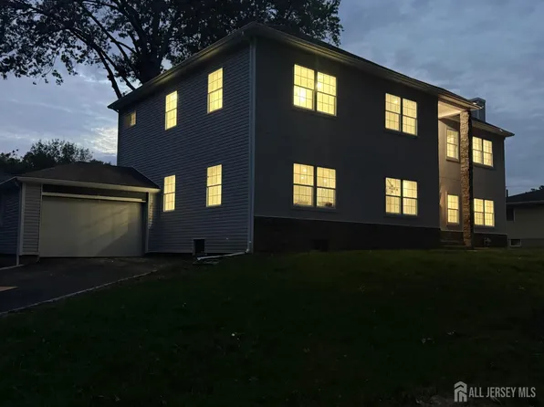 134 Lake View Blvd, Edison, NJ 08817