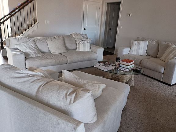 LIVING ROOM - stair rail