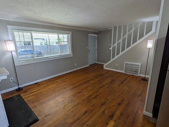 3rd image of 121 Nesper Rd
