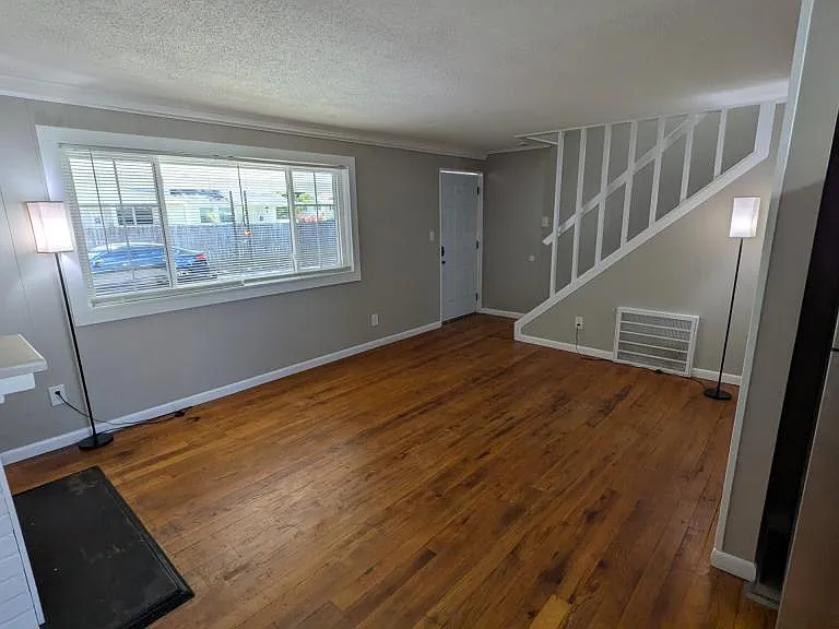 121 Nesper Rd — Photo 3