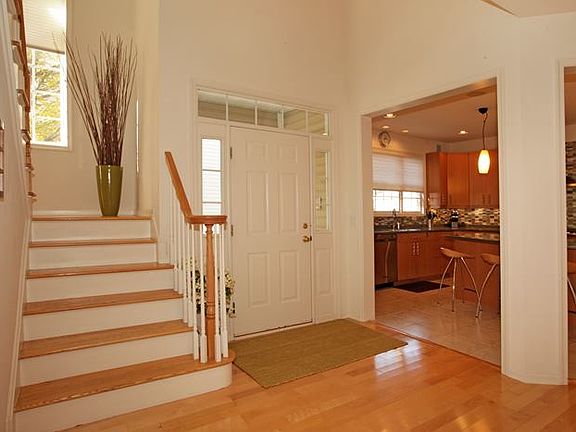 Colonial Style Townhome