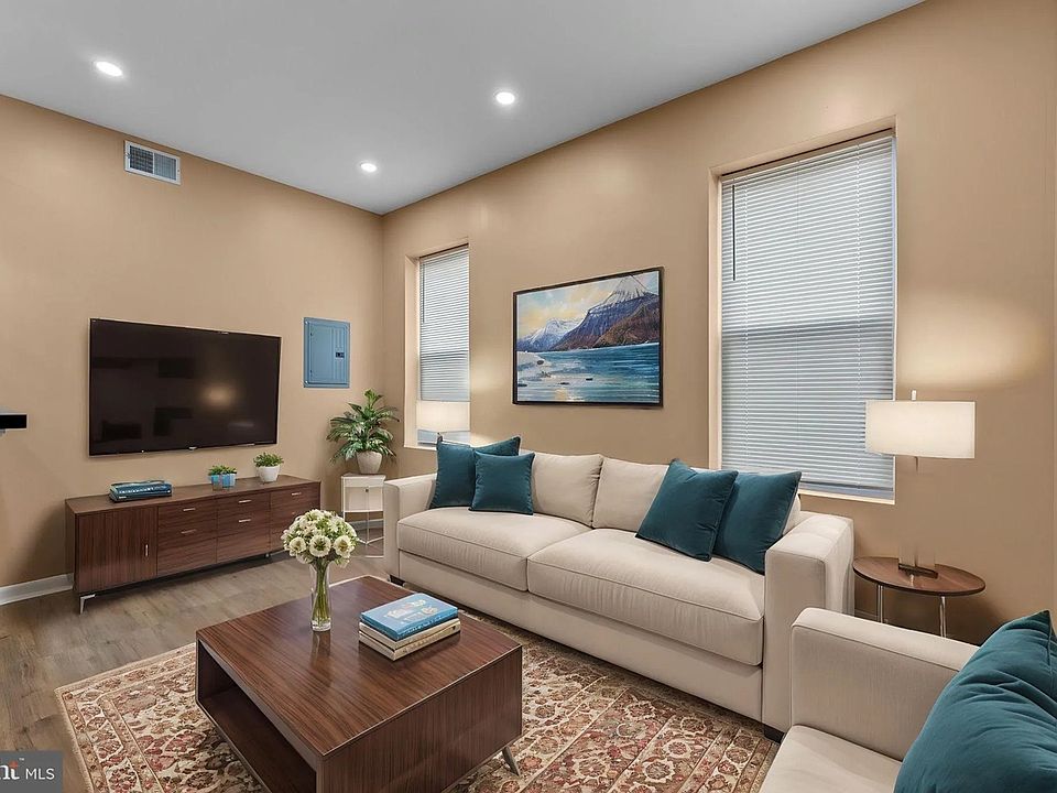Spacious Living room