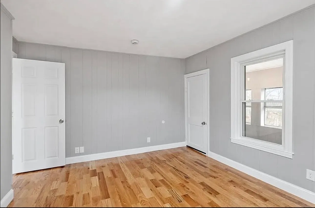 3 bed, $2,350 — Photo 2