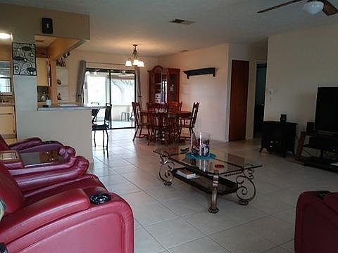 3rd image of 522 SW Jeanne Ave