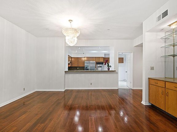 3rd image of 324 N Palm Dr Unit 104