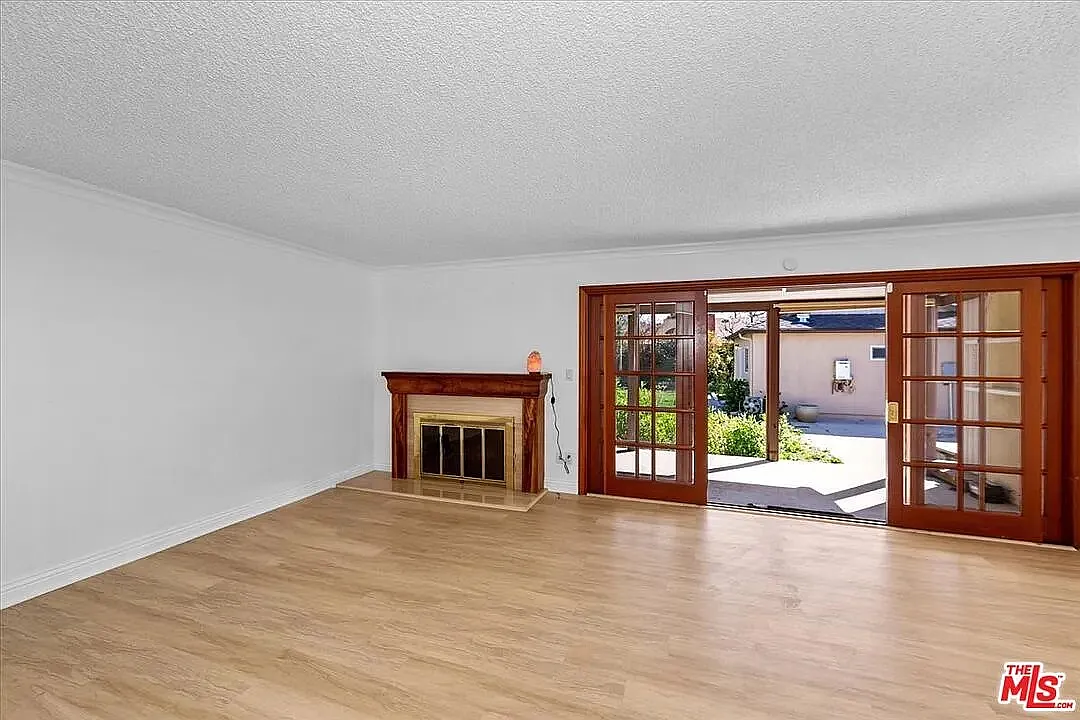 23032 Mobile St — Photo 3