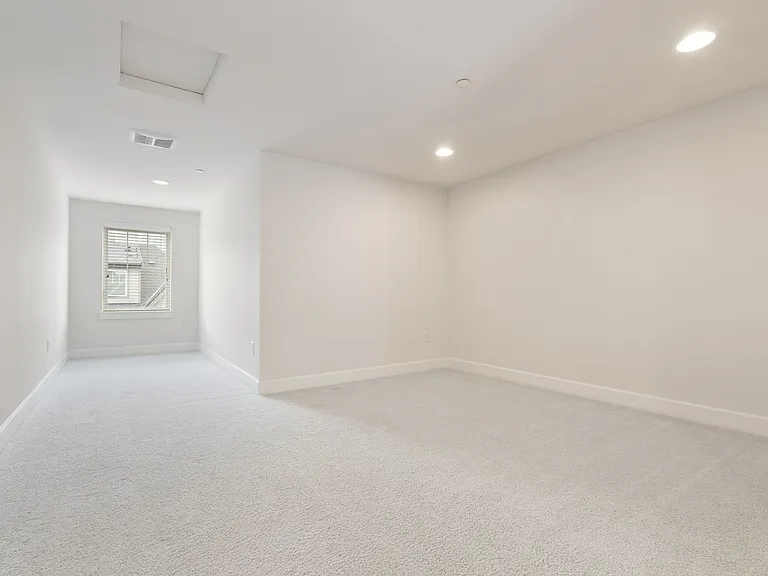 1316 Chelsea Walk NE — Photo 17