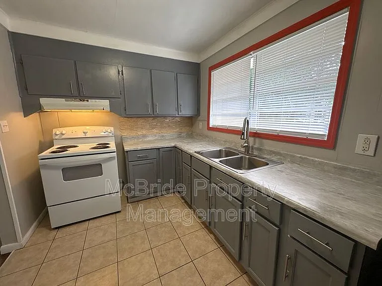 1437 Ridgewood Dr — Photo 6