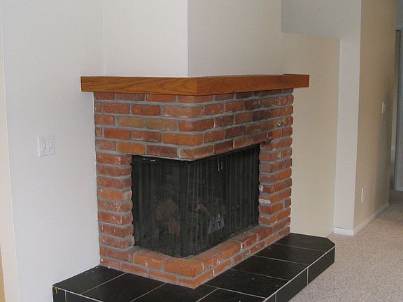 Living Room (Gas Fireplace)