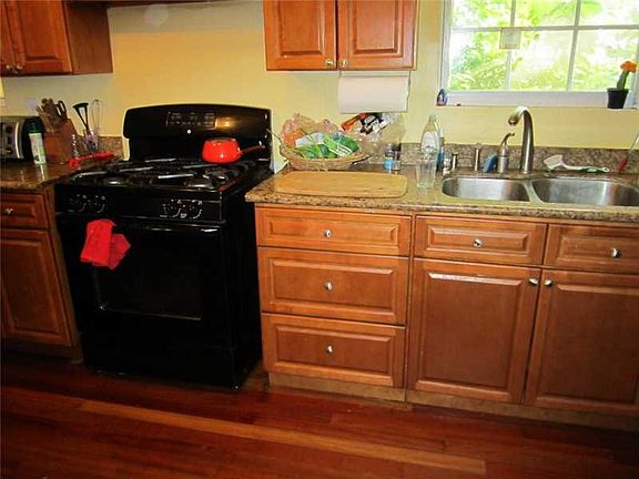 4th image of 2122 Adams St